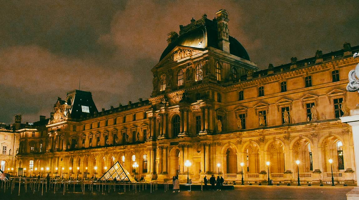 2025年最新|パリのクリスマスを楽しむ!過ごし方や料理、イルミネーションスポットも紹介