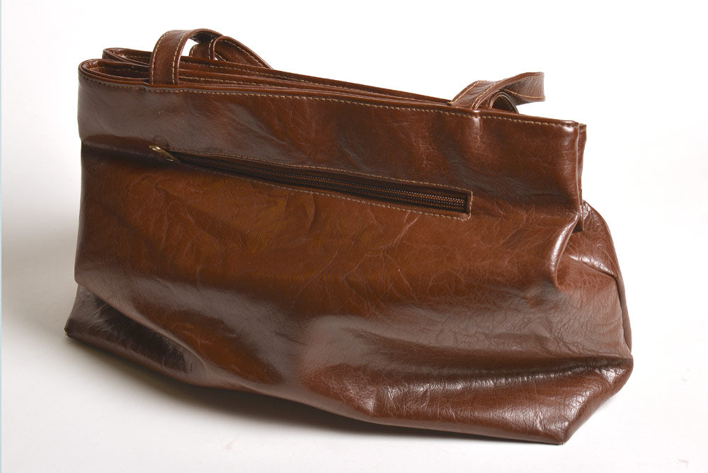 バッグの型崩れの原因と防止方法とは? お手入れ・保管方法や型崩れしてしまった場合の対処法も