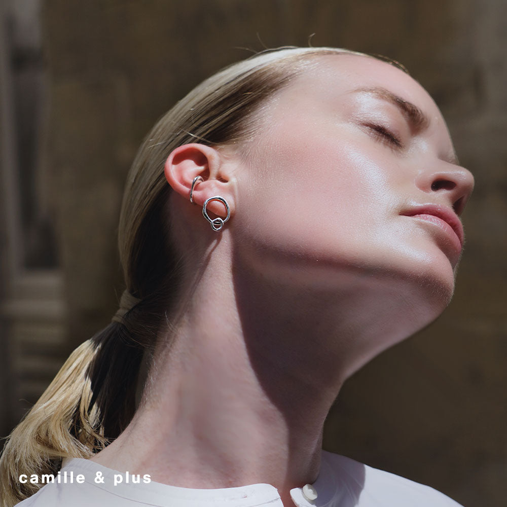 plus (プリュス)〈ピアス〉