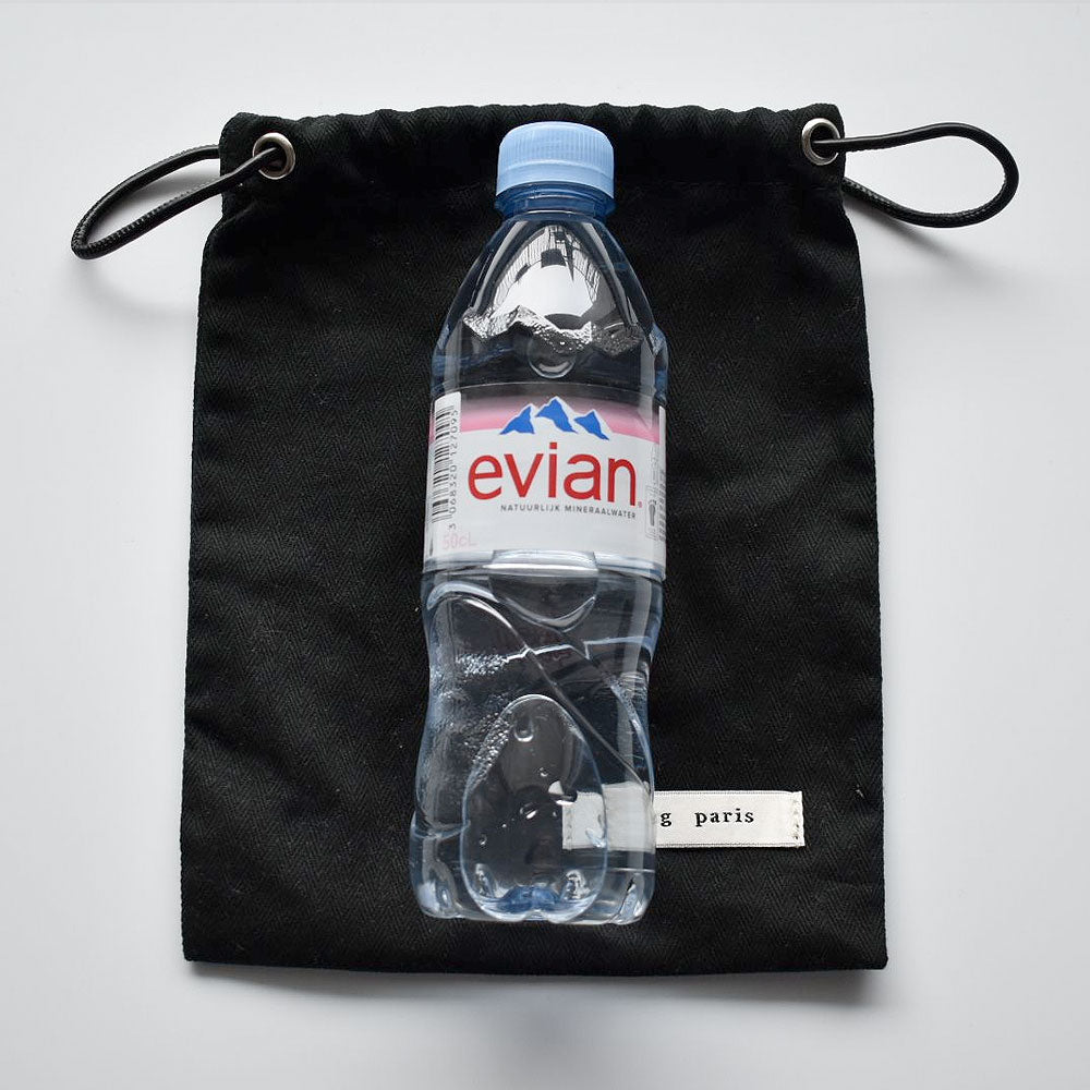 【公式ショップ限定】巾着ポーチ〈ブラック〉