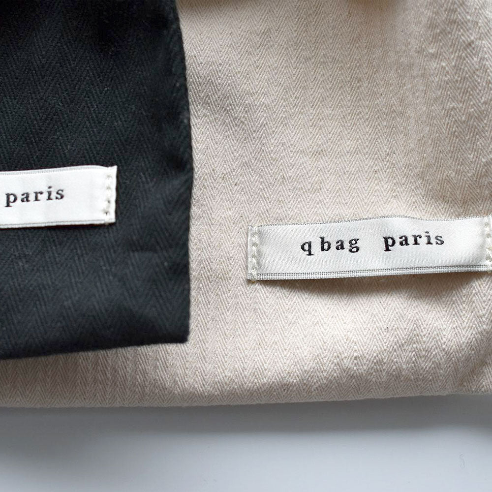 【公式ショップ限定】巾着ポーチ〈ブラック〉