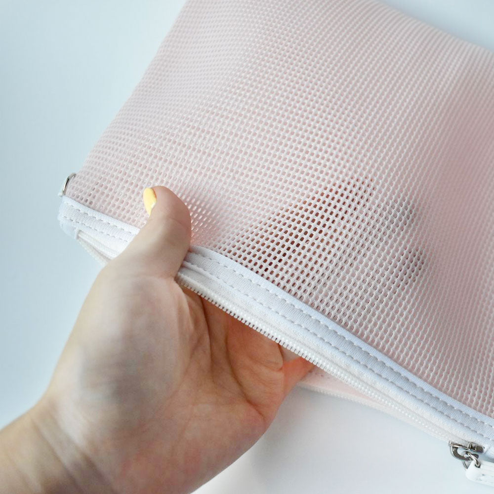 【公式ショップ限定】透け感ありネスト素材ポーチ〈ピンク〉