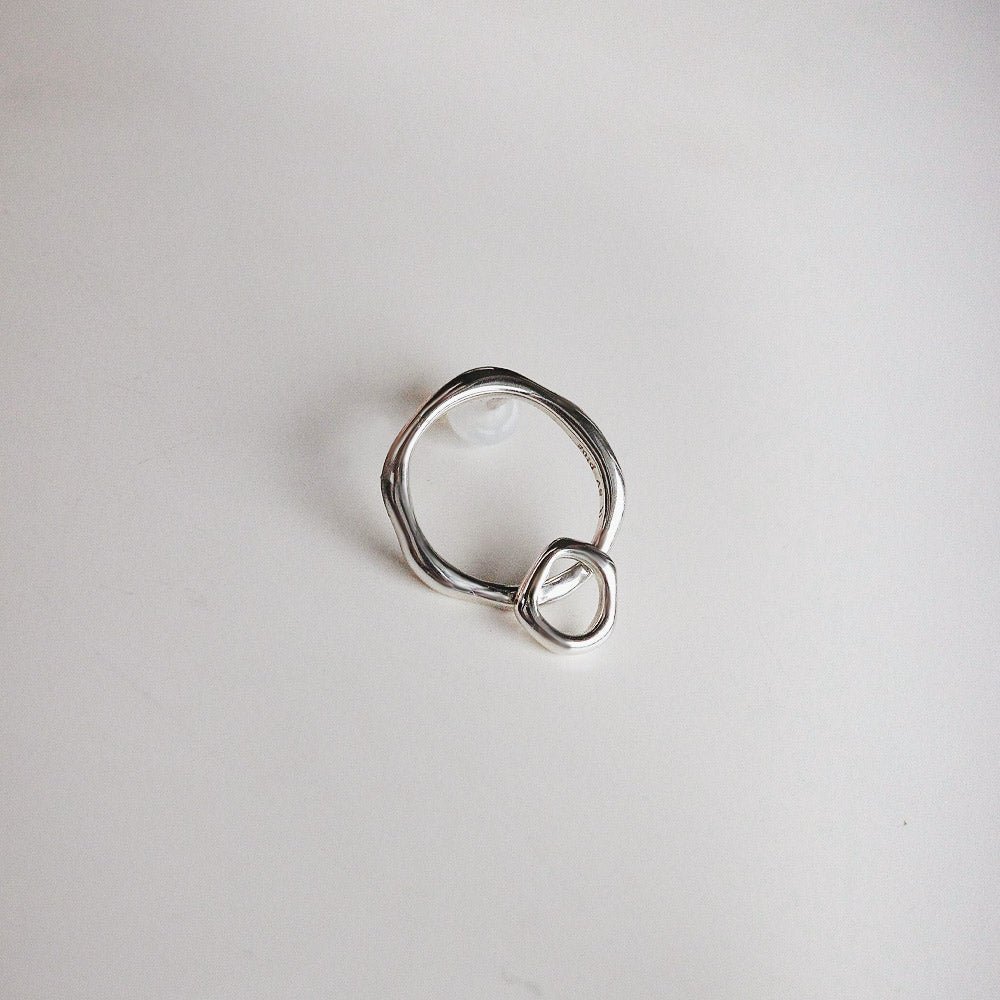 plus (プリュス)〈ピアス〉