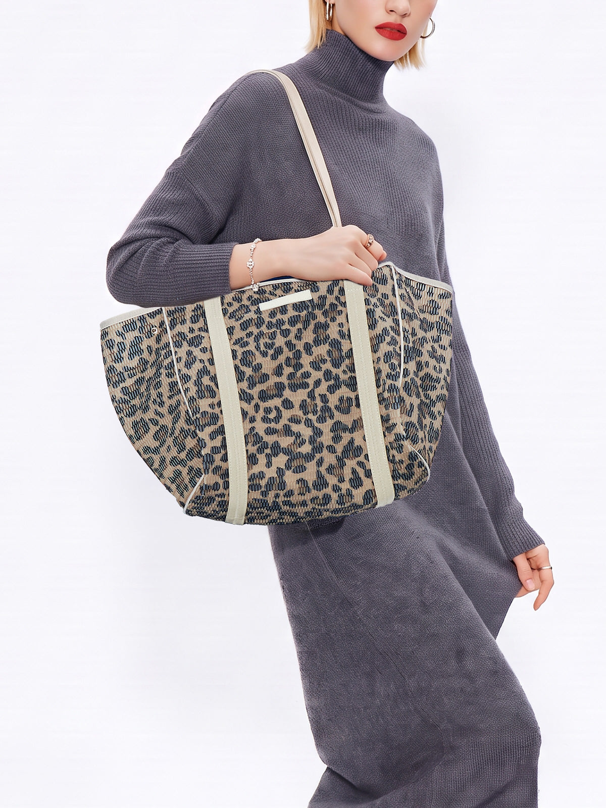 2026 AUTUMN & WINTER この秋、レオパードバッグを。
