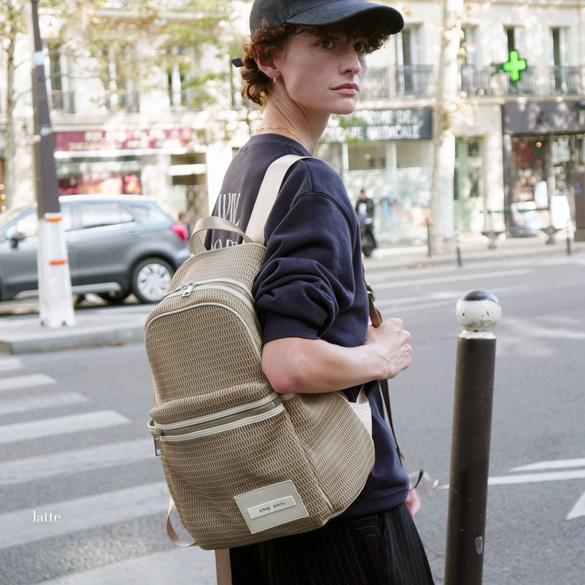 q bag paris nest louvre(ルーブル) リュック