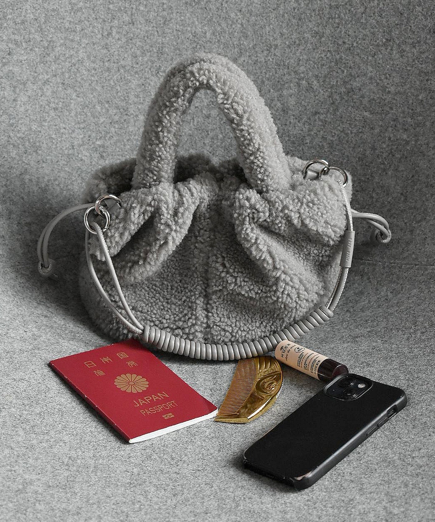 q bag paris モエ moe ファーバッグ